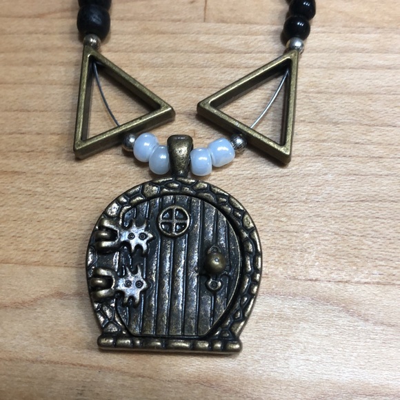 Handmade cottagecore faerie necklace. Cute faerie door that opens. Witch vibes - Picture 3 of 4